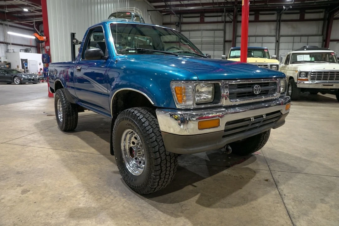 1995 Toyota Hilux 5th Gen - Image 12 of 31