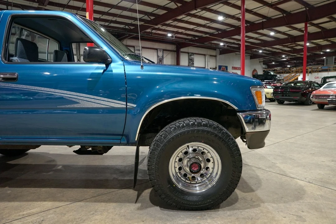 1995 Toyota Hilux 5th Gen - Image 11 of 31