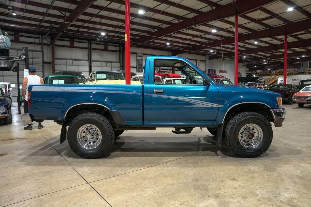 1995 Toyota Hilux 5th Gen - Image 10 of 31