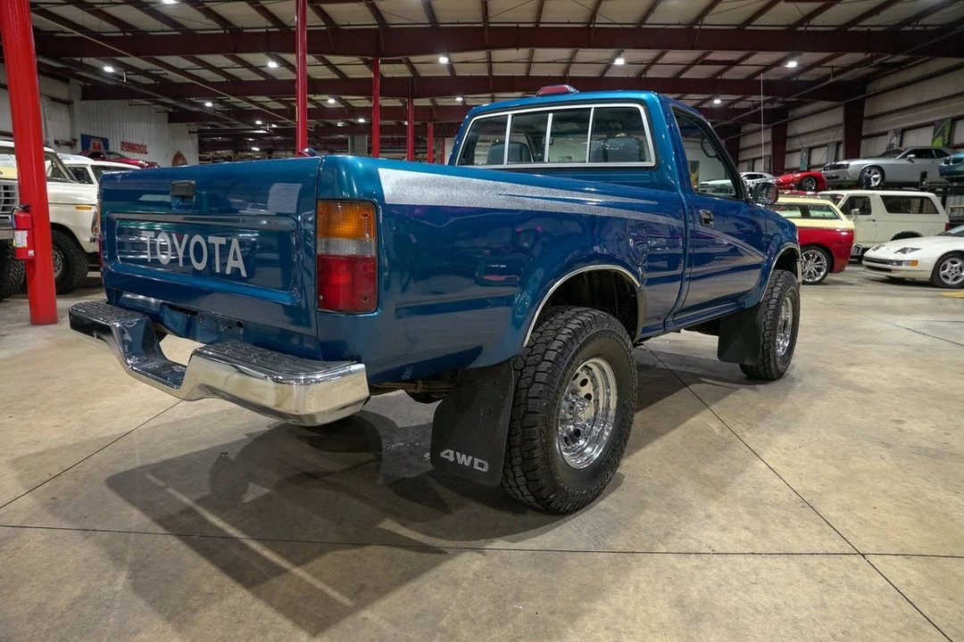 1995 Toyota Hilux 5th Gen - Image 8 of 31