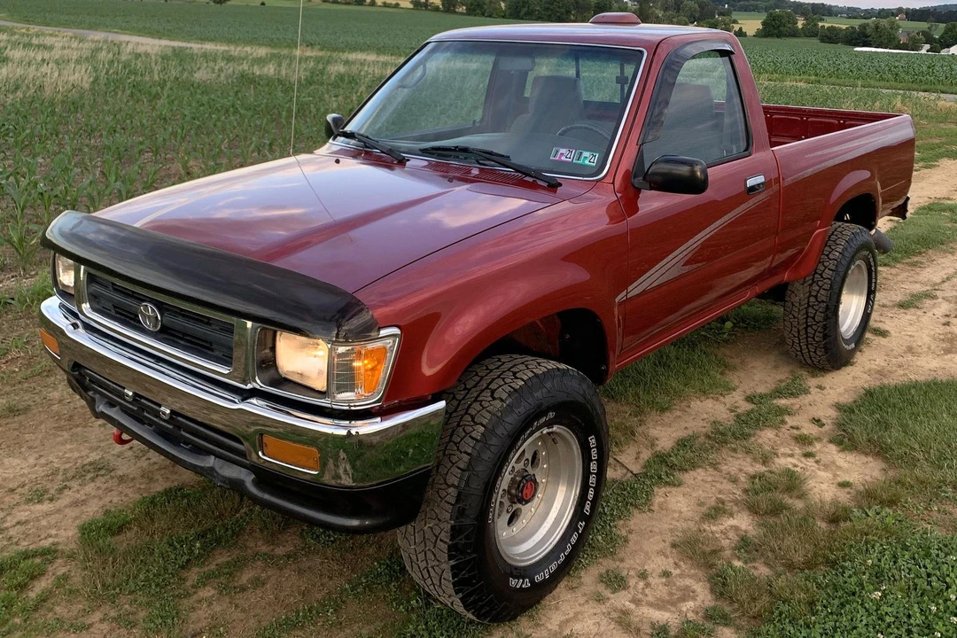 1995 Toyota Hilux 5th Gen - Image 2 of 5