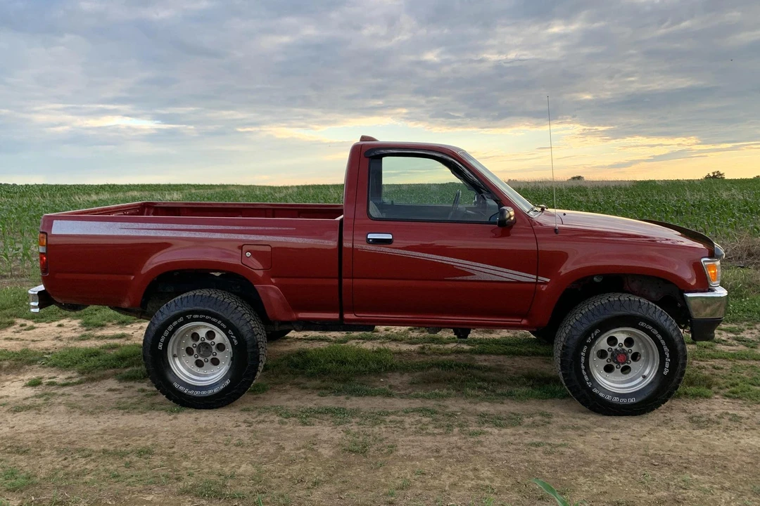 1995 Toyota Hilux 5th Gen - Image 3 of 5