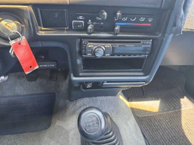 1995 Toyota Hilux 5th Gen - Image 11 of 15