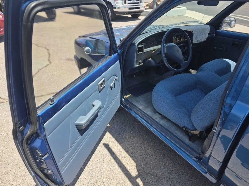 1995 Toyota Hilux 5th Gen - Image 8 of 15