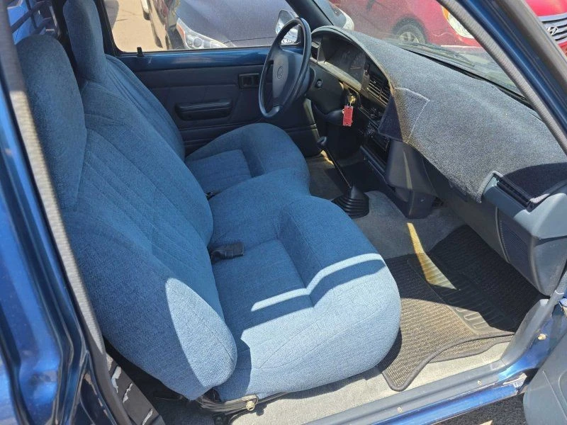 1995 Toyota Hilux 5th Gen - Image 12 of 15