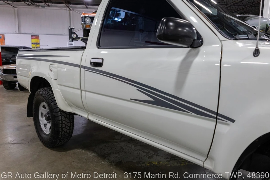 1995 Toyota Hilux 5th Gen - Image 23 of 31