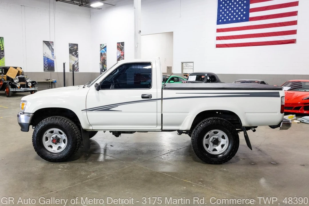 1995 Toyota Hilux 5th Gen - Image 3 of 31