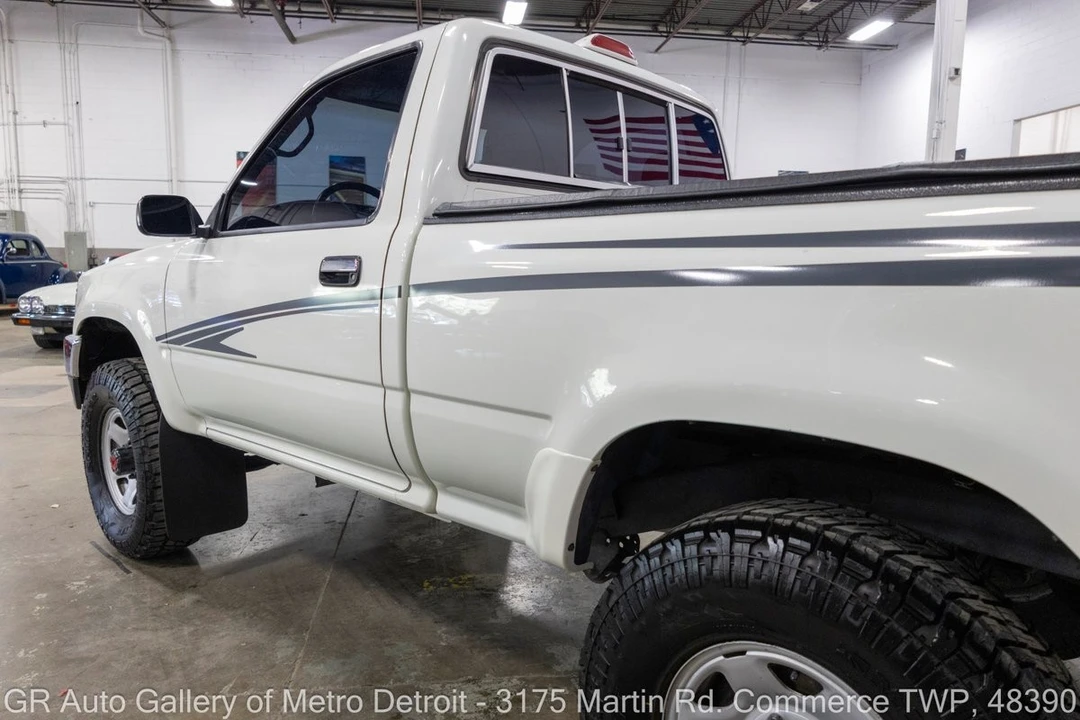 1995 Toyota Hilux 5th Gen - Image 21 of 31