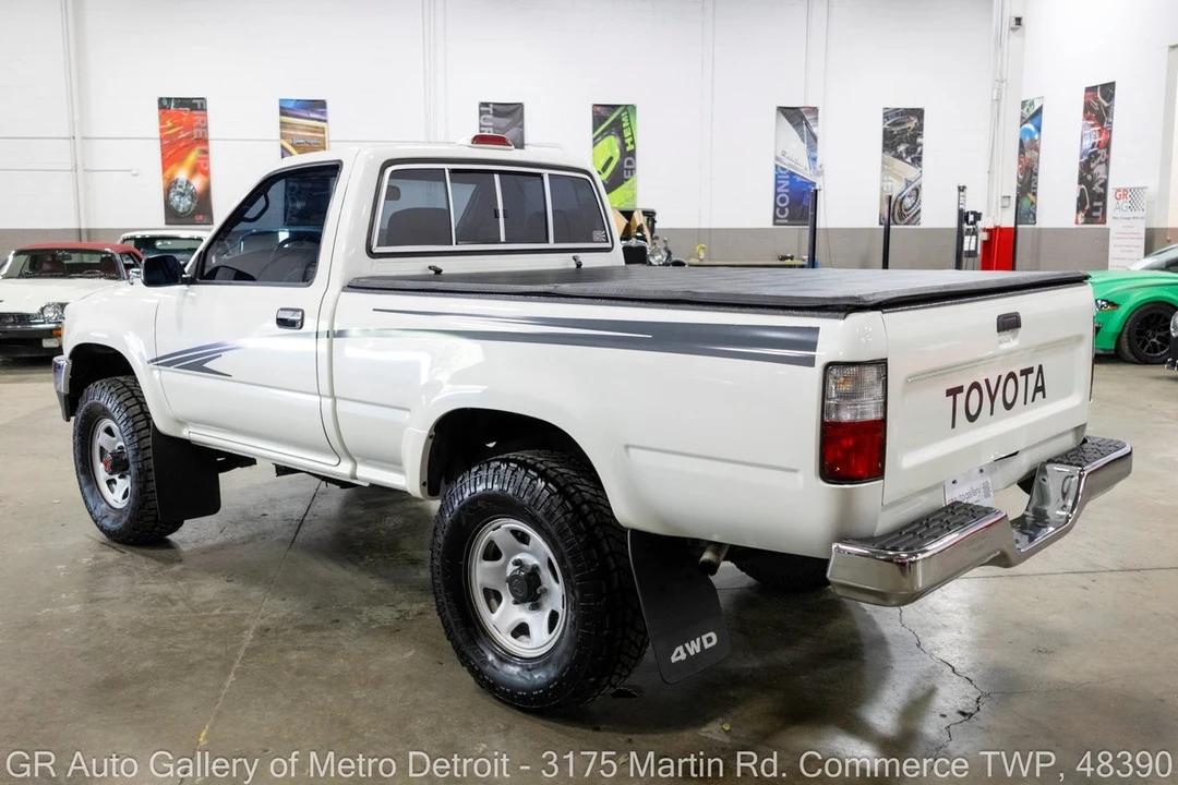 1995 Toyota Hilux 5th Gen - Image 4 of 31
