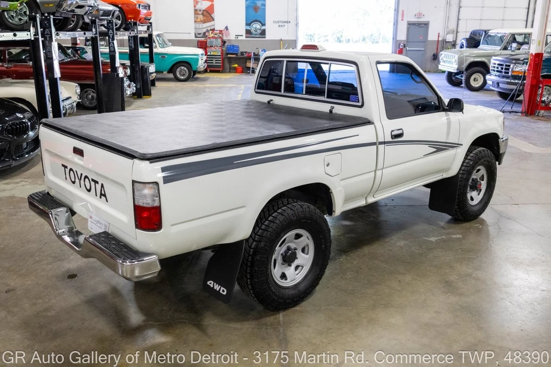 1995 Toyota Hilux 5th Gen - Image 7 of 31