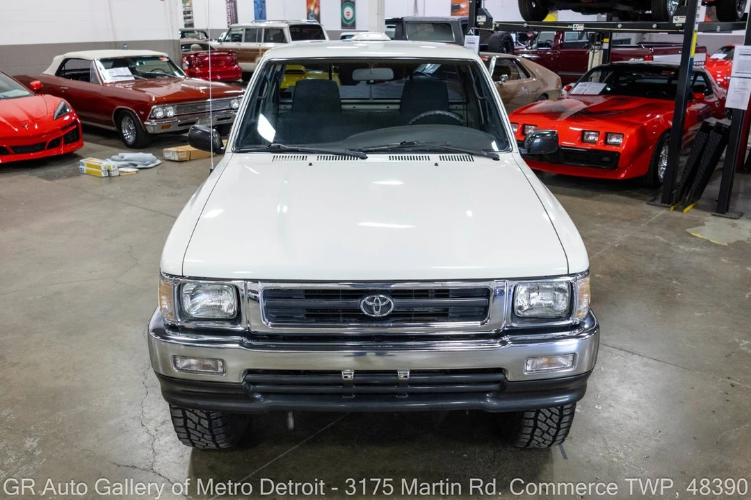 1995 Toyota Hilux 5th Gen - Image 11 of 31