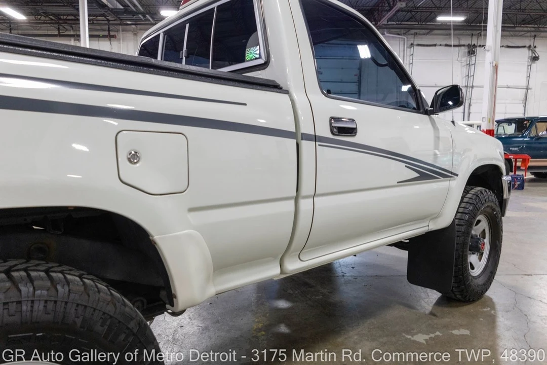1995 Toyota Hilux 5th Gen - Image 22 of 31