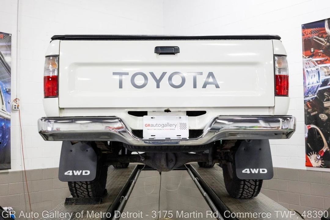 1995 Toyota Hilux 5th Gen - Image 19 of 31