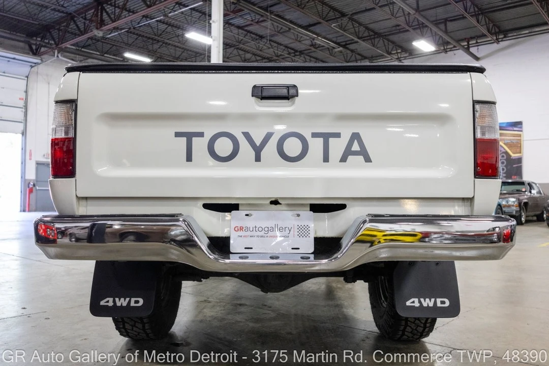 1995 Toyota Hilux 5th Gen - Image 6 of 31