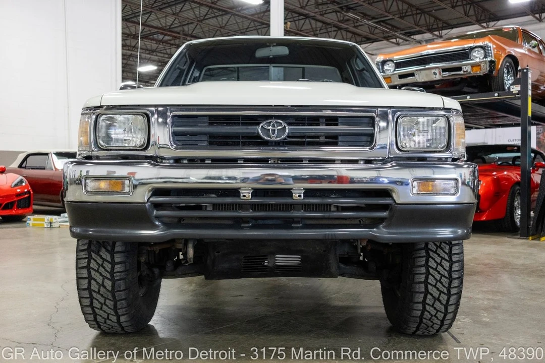 1995 Toyota Hilux 5th Gen - Image 12 of 31