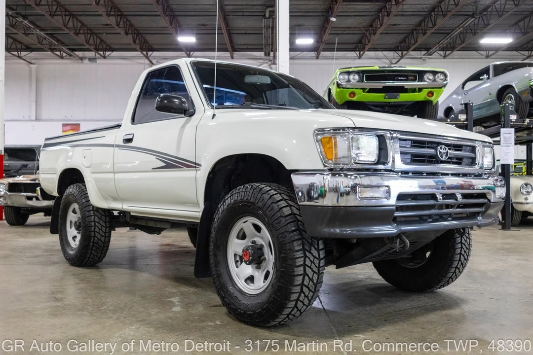1995 Toyota Hilux 5th Gen - Image 10 of 31
