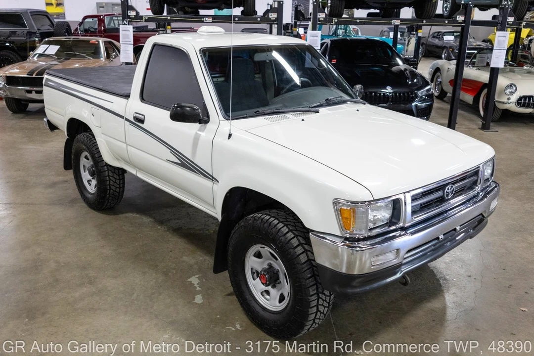 1995 Toyota Hilux 5th Gen - Image 9 of 31