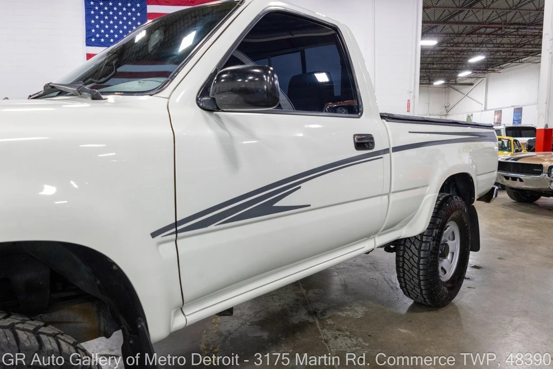 1995 Toyota Hilux 5th Gen - Image 20 of 31