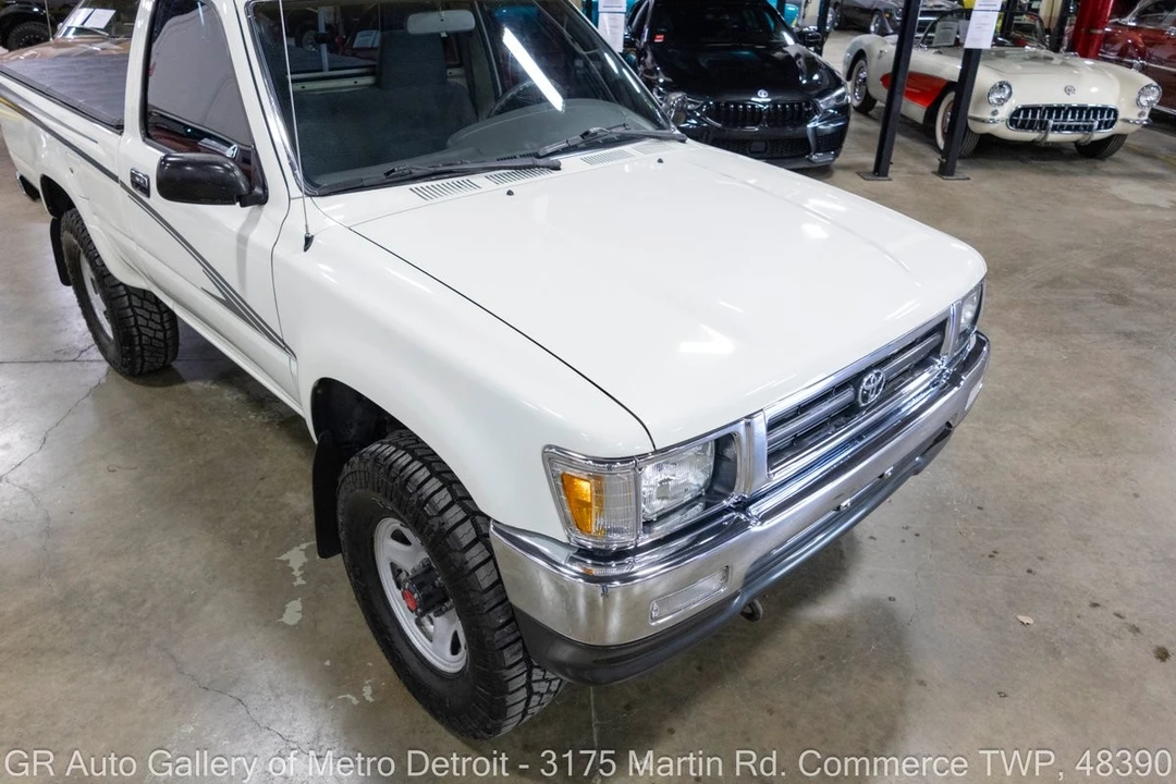 1995 Toyota Hilux 5th Gen - Image 13 of 31