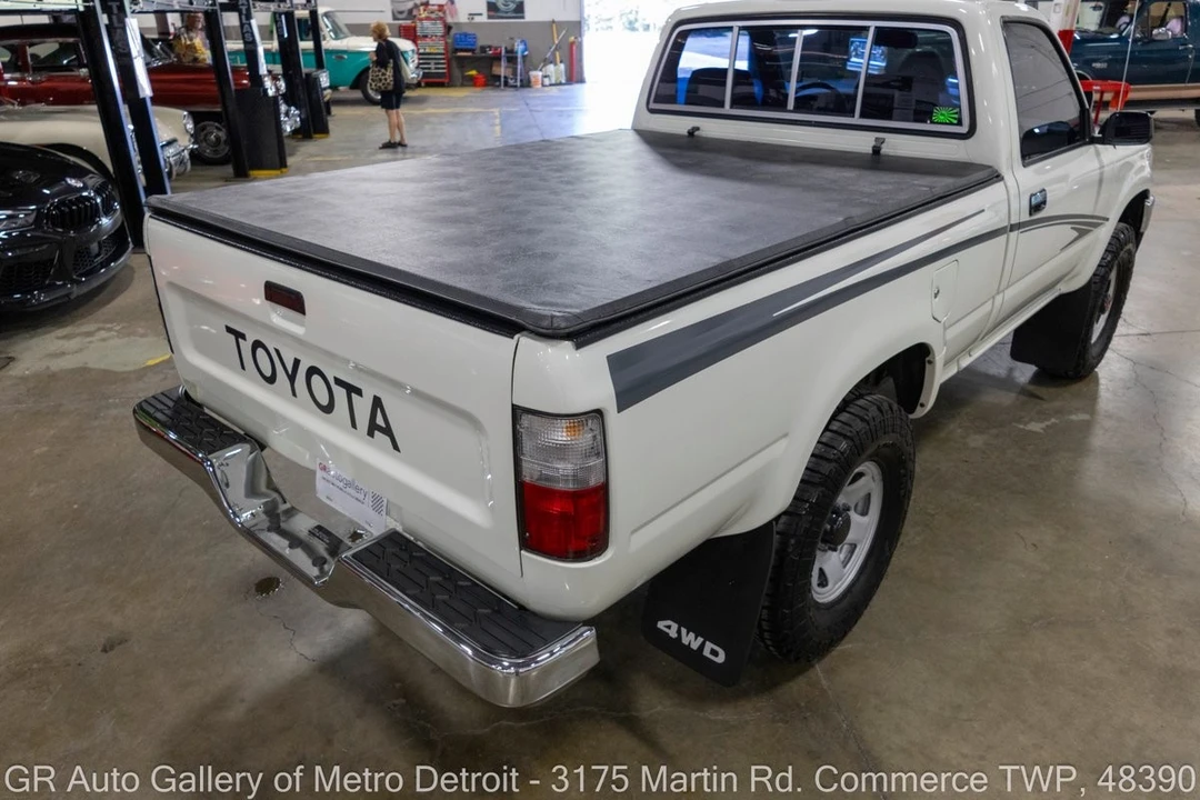 1995 Toyota Hilux 5th Gen - Image 15 of 31