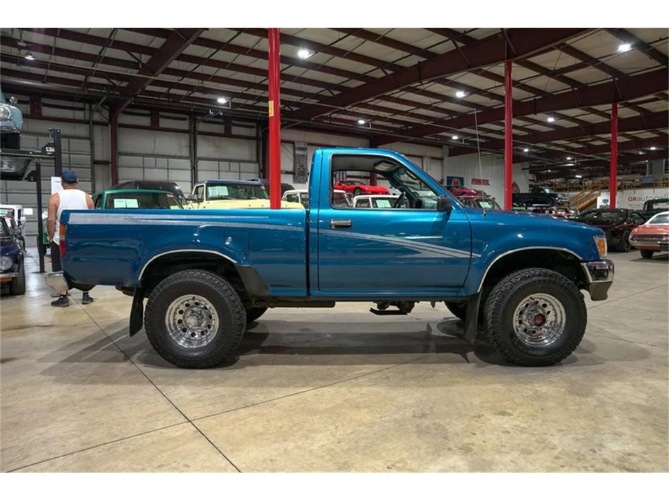 1995 Toyota Hilux 5th Gen - Image 10 of 31