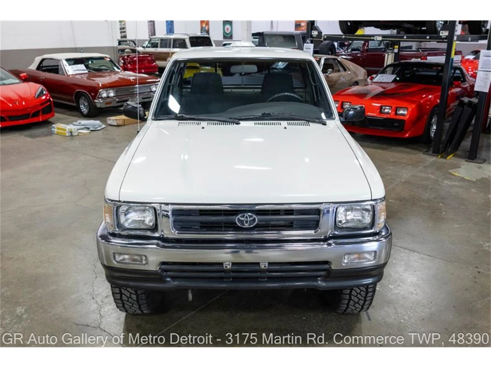 1995 Toyota Hilux 5th Gen - Image 11 of 31