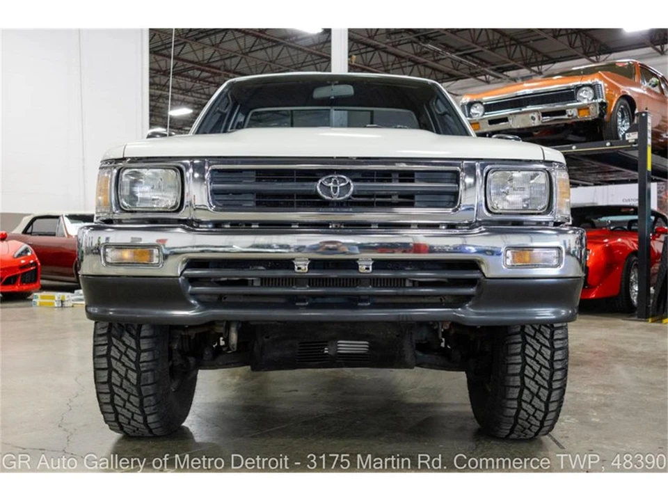 1995 Toyota Hilux 5th Gen - Image 12 of 31
