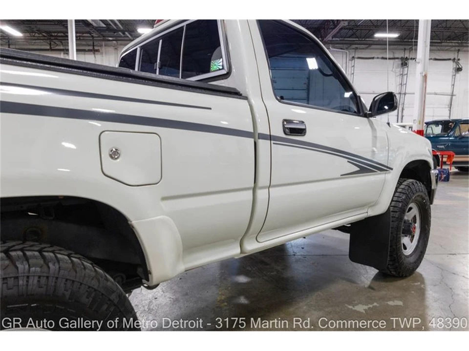 1995 Toyota Hilux 5th Gen - Image 21 of 31
