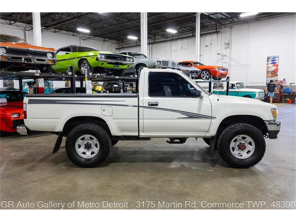 1995 Toyota Hilux 5th Gen - Image 8 of 31