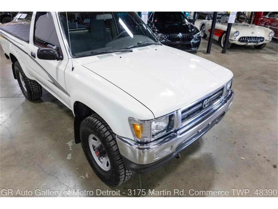 1995 Toyota Hilux 5th Gen - Image 13 of 31