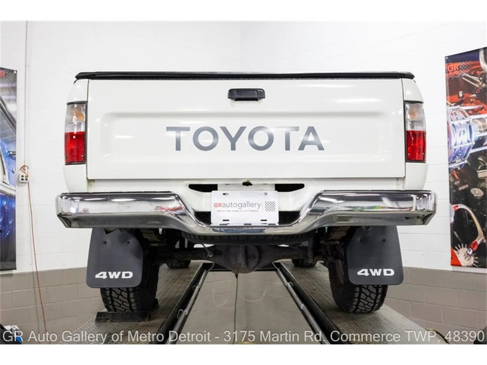 1995 Toyota Hilux 5th Gen - Image 18 of 31