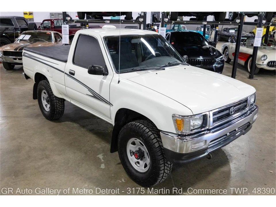 1995 Toyota Hilux 5th Gen - Image 9 of 31