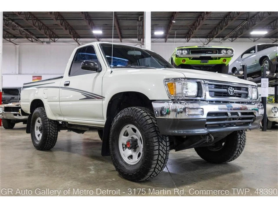 1995 Toyota Hilux 5th Gen - Image 10 of 31
