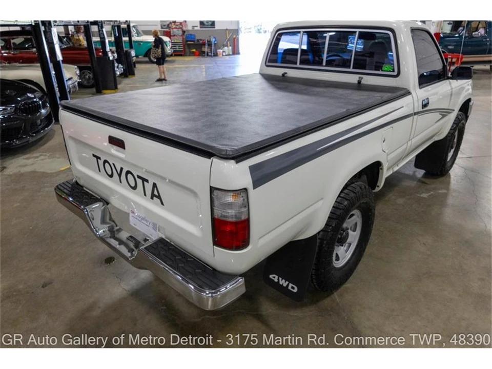 1995 Toyota Hilux 5th Gen - Image 15 of 31