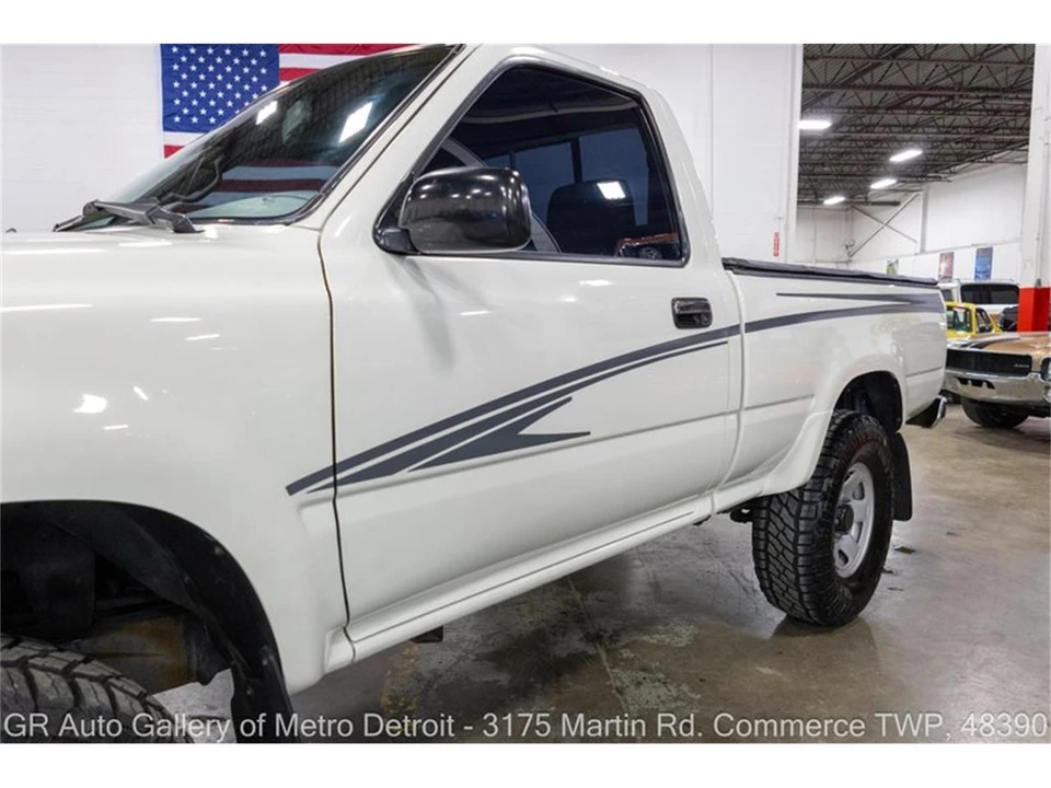 1995 Toyota Hilux 5th Gen - Image 19 of 31