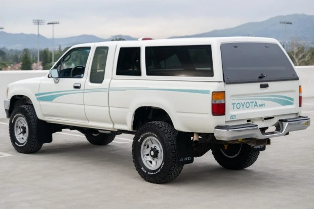 1995 Toyota Hilux 5th Gen - Image 2 of 7