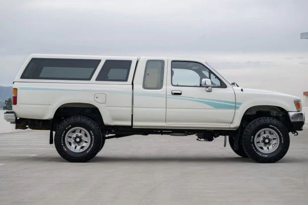 1995 Toyota Hilux 5th Gen - Image 3 of 7