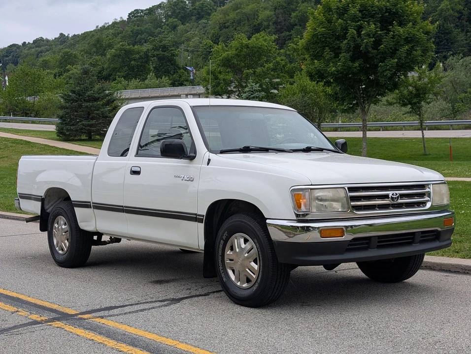 1995 Toyota T100 - Image 2 of 31