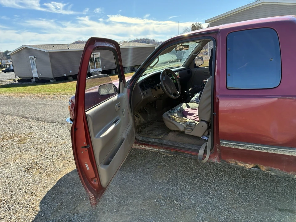 1995 Toyota T100 - Image 2 of 2