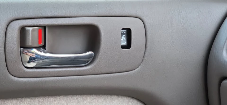 1995 Toyota Celsior 2nd Gen - Image 14 of 15
