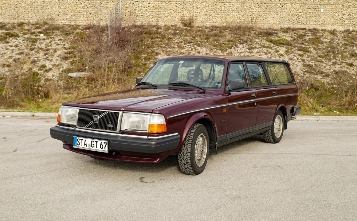 1995 Volvo 245 - Image 2 of 31