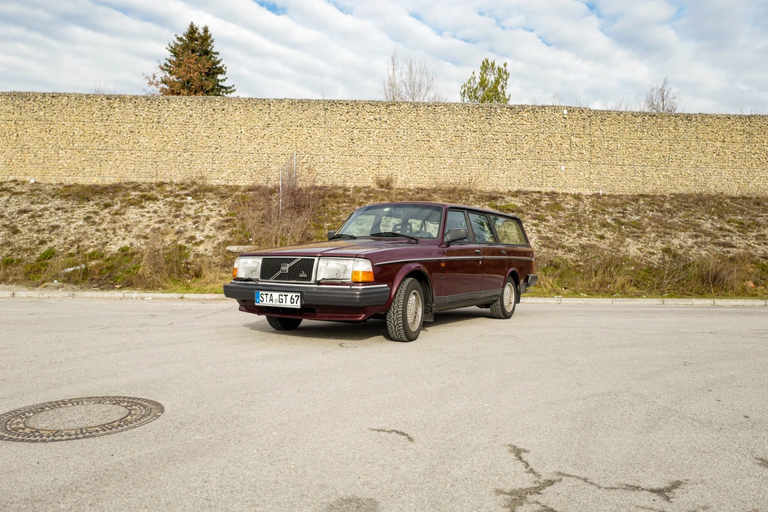 1995 Volvo 245 - Image 3 of 31