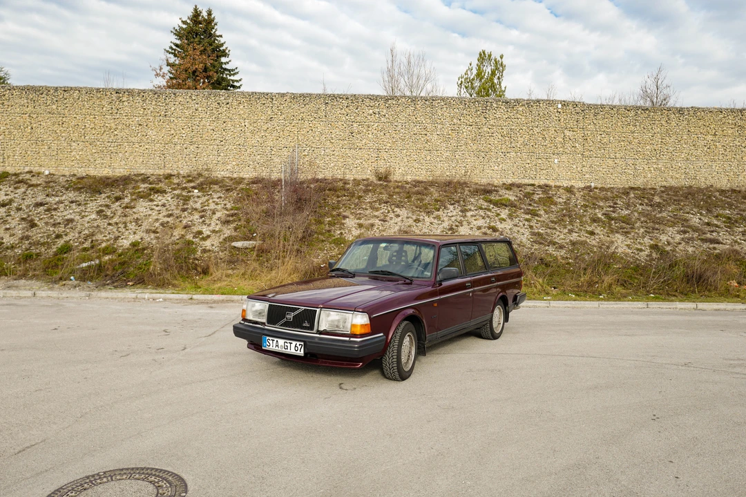 1995 Volvo 245 - Image 4 of 31