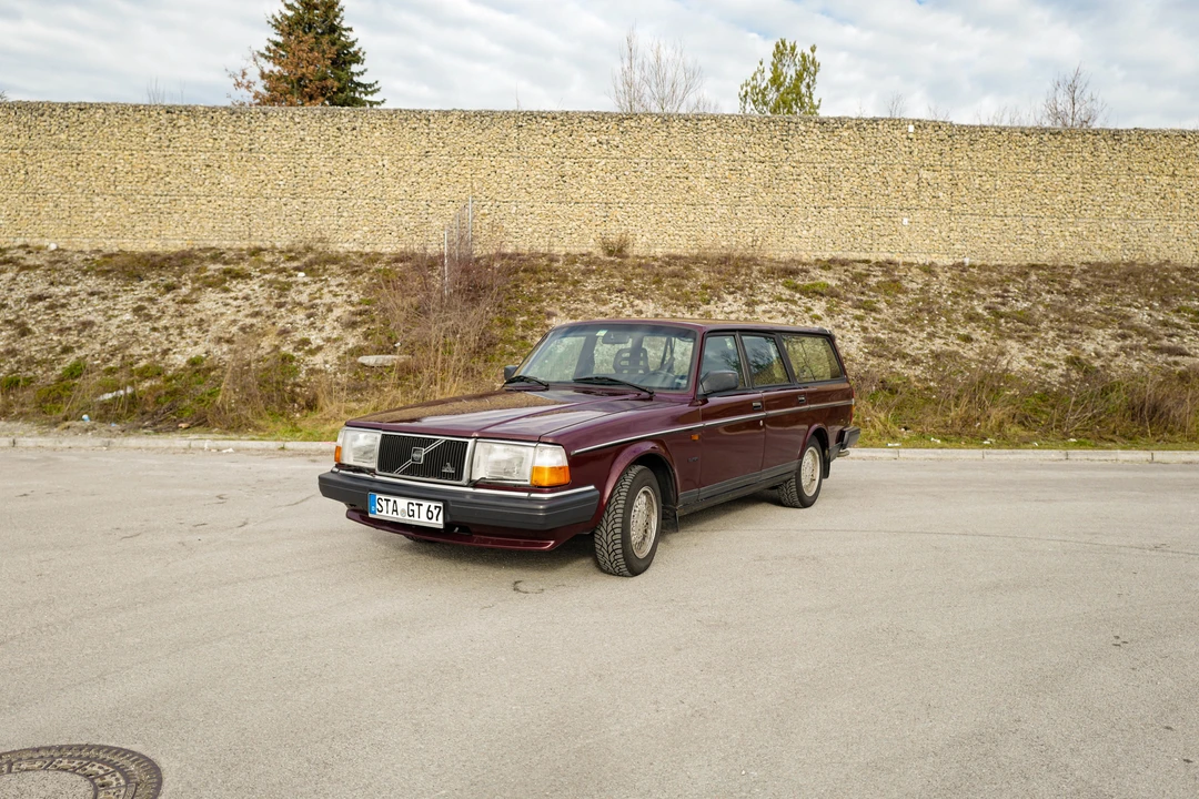 1995 Volvo 245 - Image 5 of 31