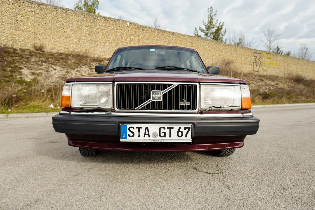 1995 Volvo 245 - Image 7 of 31