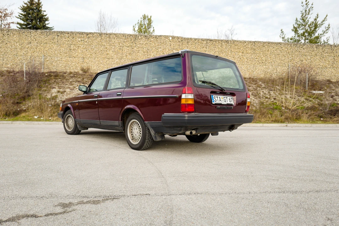1995 Volvo 245 - Image 9 of 31