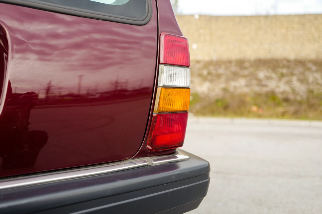 1995 Volvo 245 - Image 14 of 31