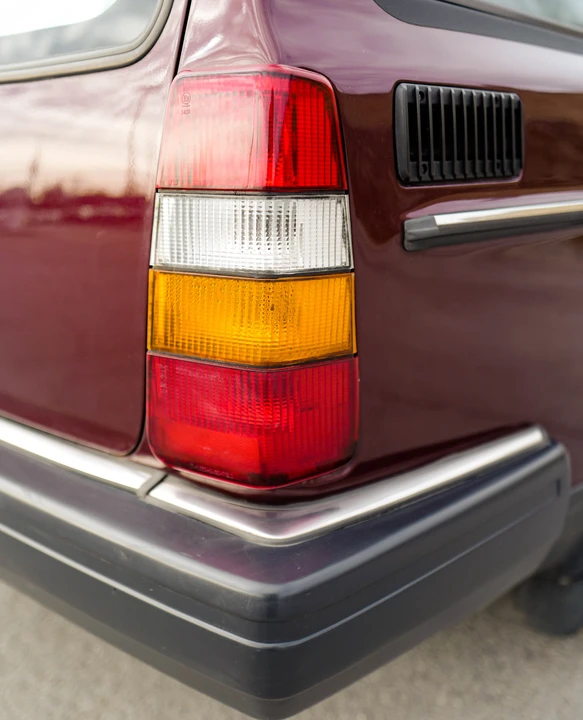 1995 Volvo 245 - Image 15 of 31