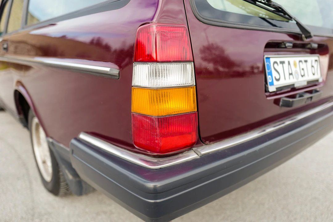 1995 Volvo 245 - Image 16 of 31