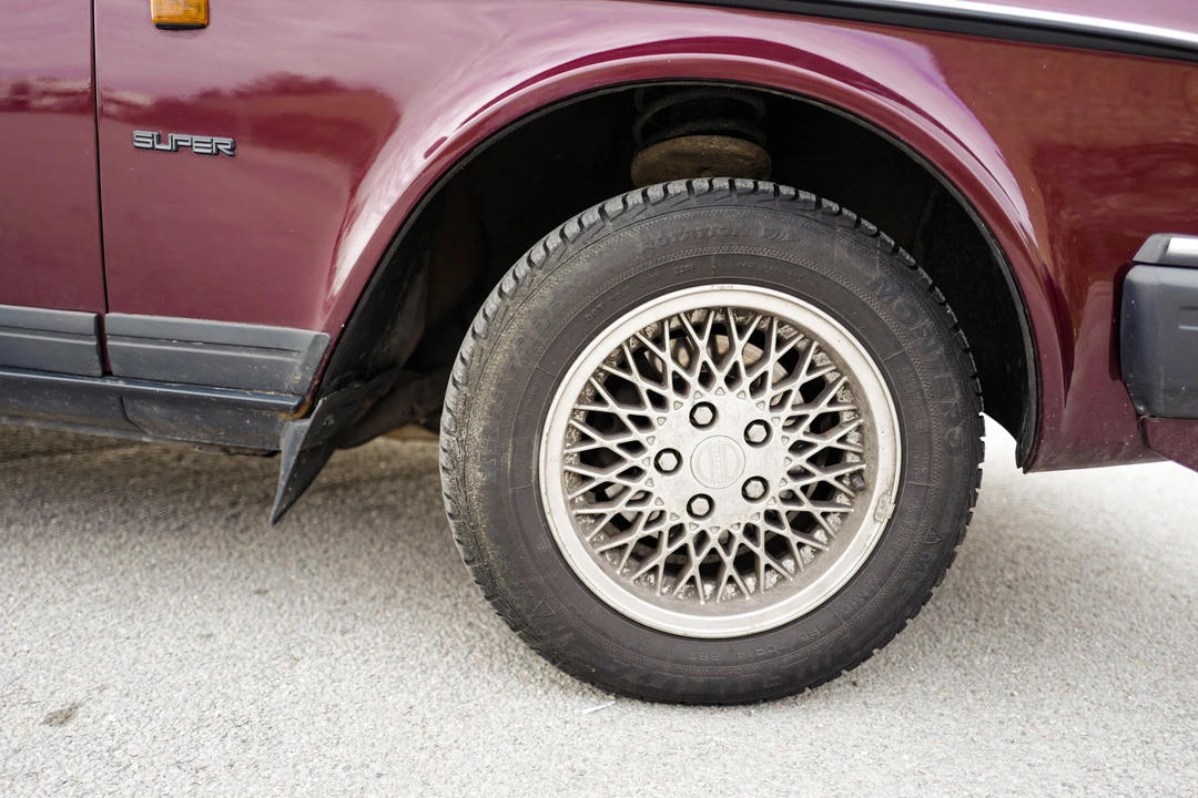 1995 Volvo 245 - Image 21 of 31